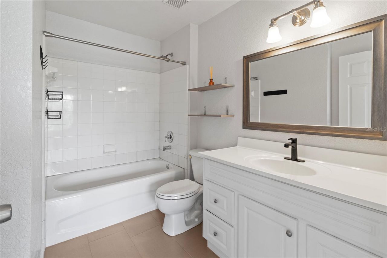 8827 Manor Loop, Unit 201, Lakewood Ranch, FL 34202 Photo