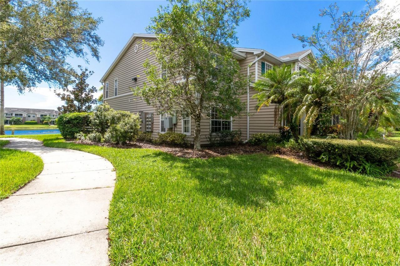 8827 Manor Loop, Unit 201, Lakewood Ranch, FL 34202 Photo