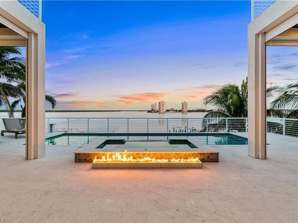 160 Little Carlos LN, FORT MYERS BEACH, FL 33931