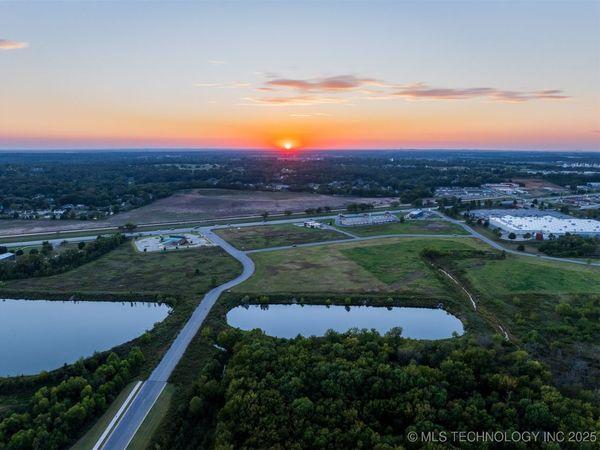 07 S 271st East Avenue, Coweta, OK 74429