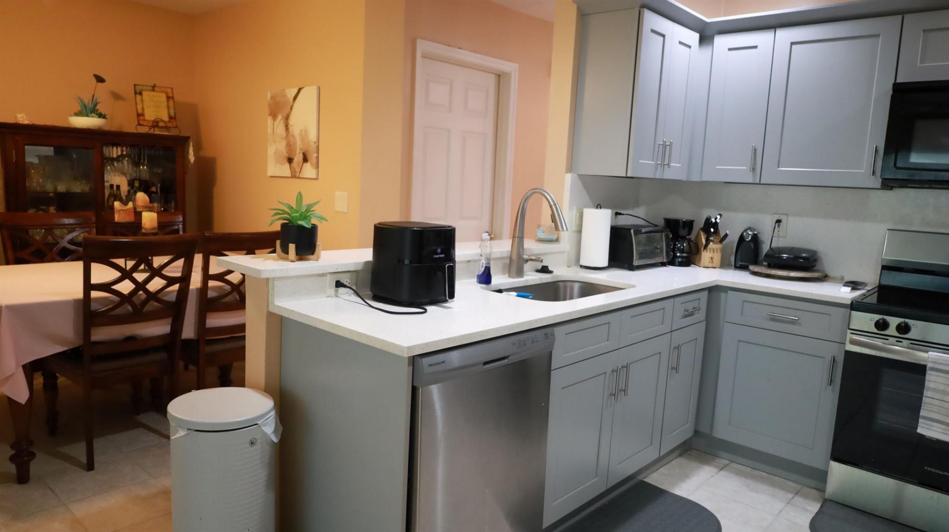 881 NW 208th Drive, Pembroke Pines, FL 33029 Photo