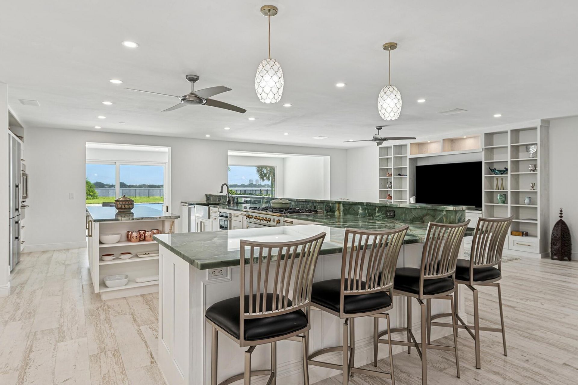 8 Woodbrook Circle, West Palm Beach, FL 33401 Photo