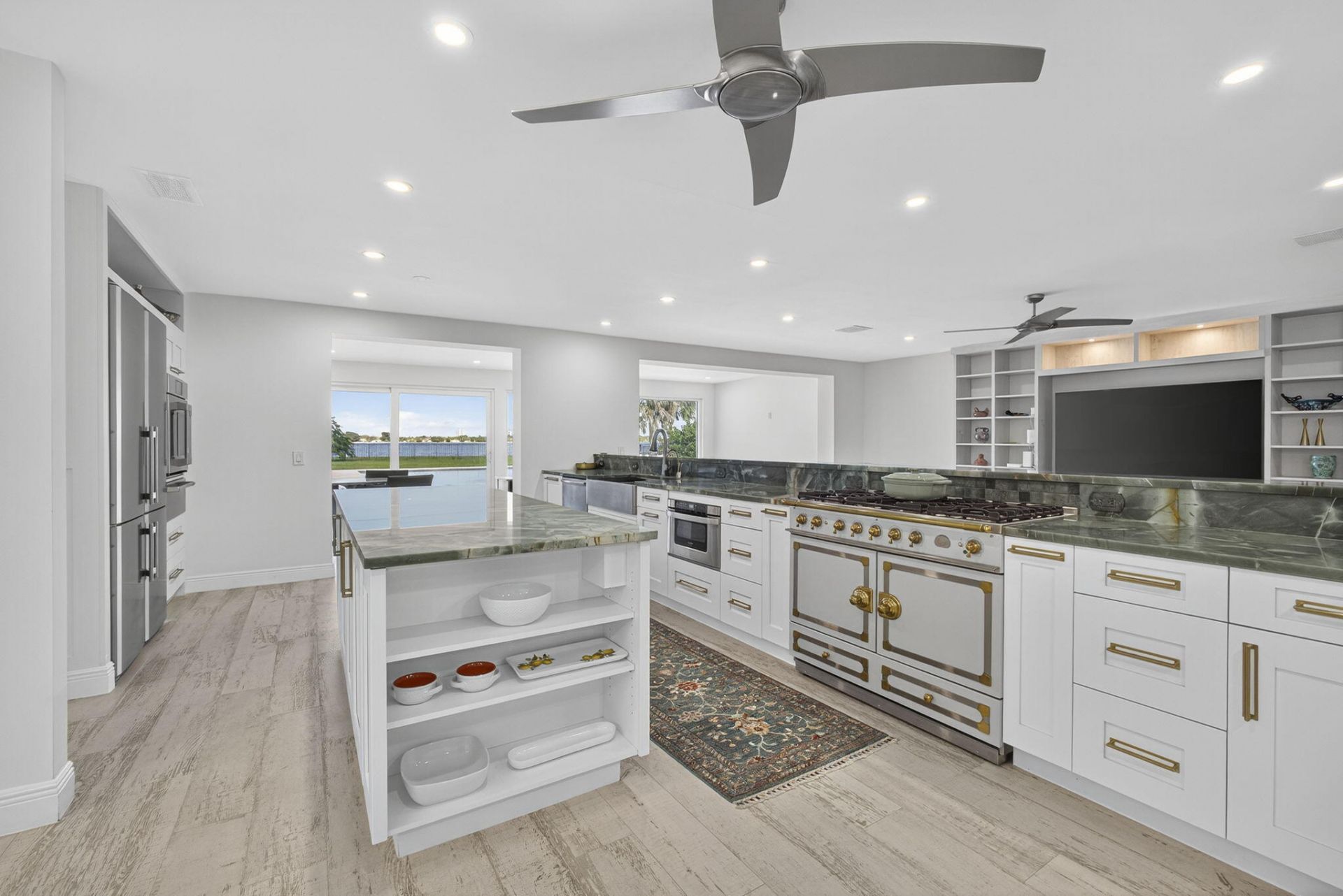 8 Woodbrook Circle, West Palm Beach, FL 33401 Photo