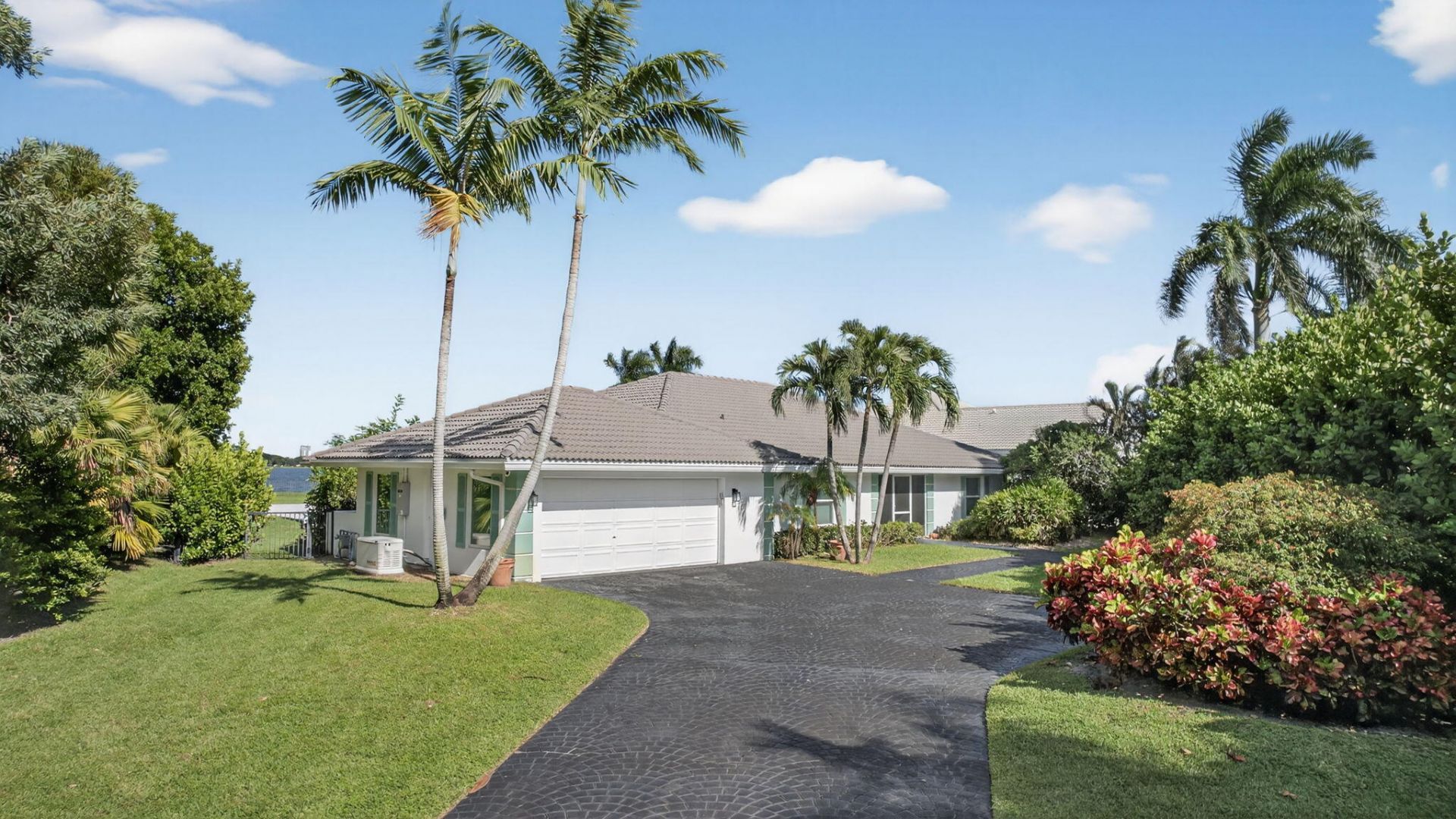 8 Woodbrook Circle, West Palm Beach, FL 33401 Photo