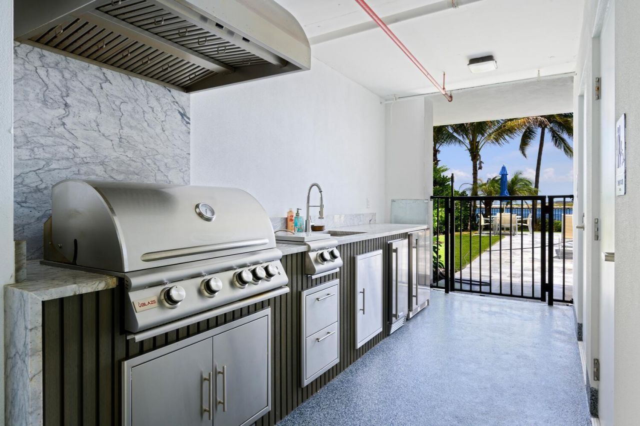 206 Inlet Way, Unit 2w, Palm Beach Shores, FL 33404 Photo