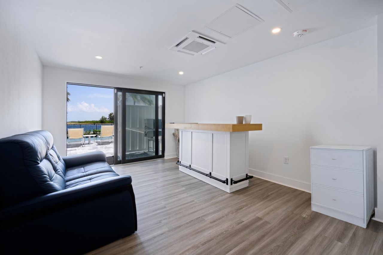 206 Inlet Way, Unit 2w, Palm Beach Shores, FL 33404 Photo