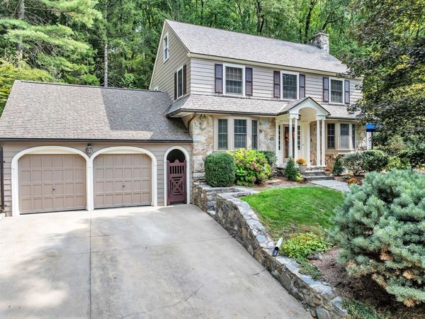 8 Old Colony Road, Worcester, MA 01609