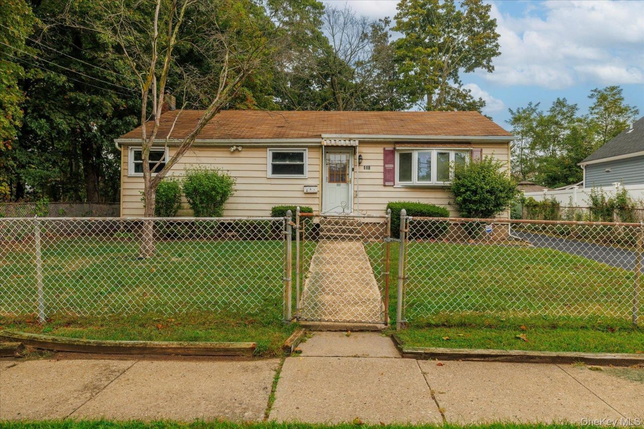 118 Coolidge Avenue, Amityville, NY 11701 Main Photo