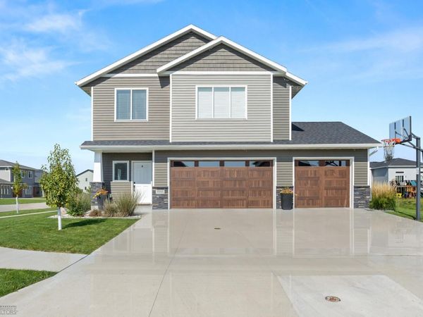 4866 Hampton Circle S, Moorhead, MN 56560