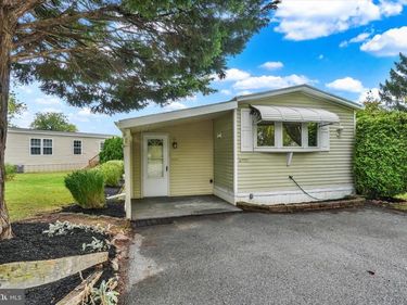 209 HOLLY DRIVE, MOUNT WOLF, PA 17347