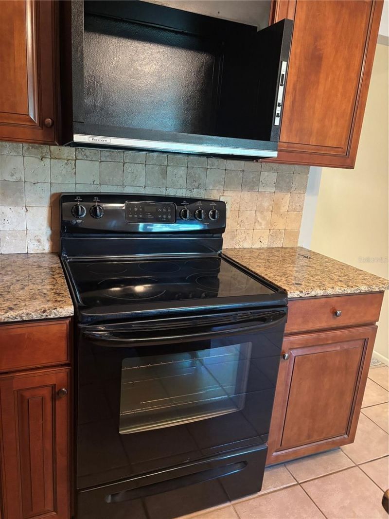 6645 1st Avenue N, Unit 307, Saint Petersburg, FL 33710 Photo