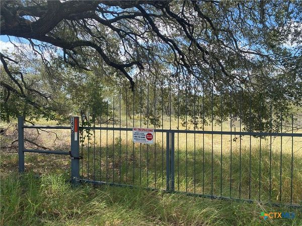 1470 County Road 770, Natalia, TX 78059