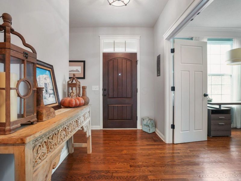 9351 Burnett Lane, Dublin, OH 43017 Photo 4