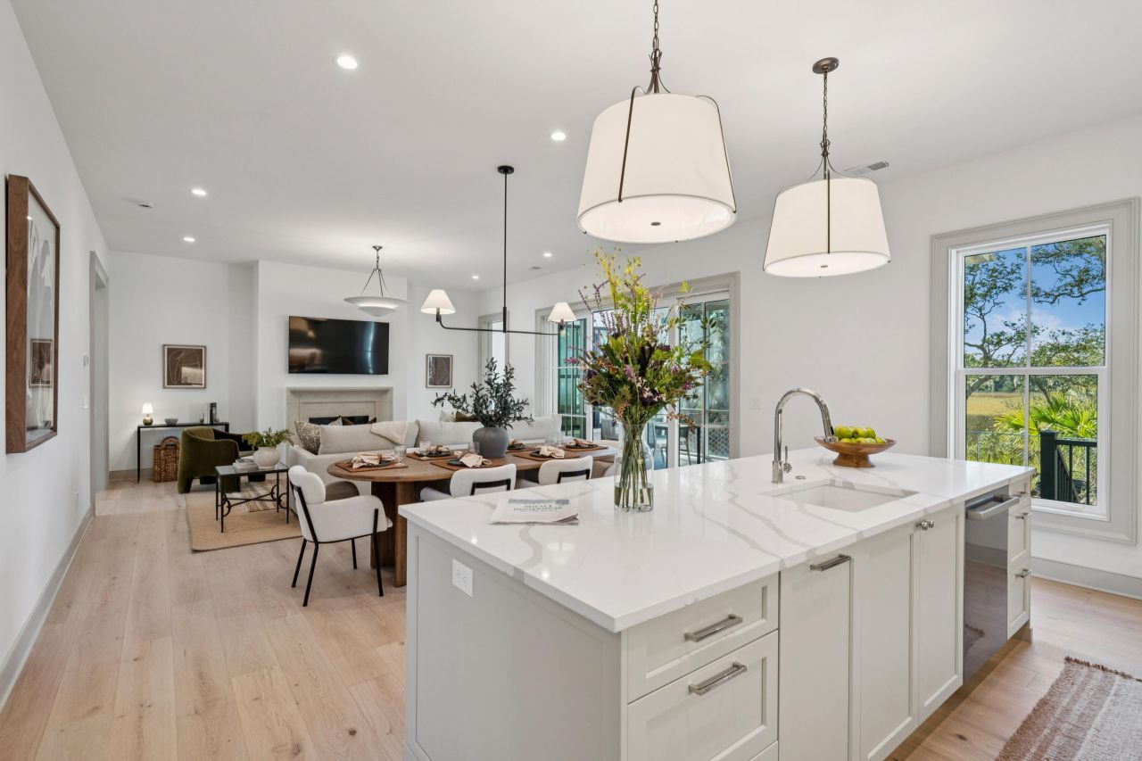 519 Helmsman Street Photo 7