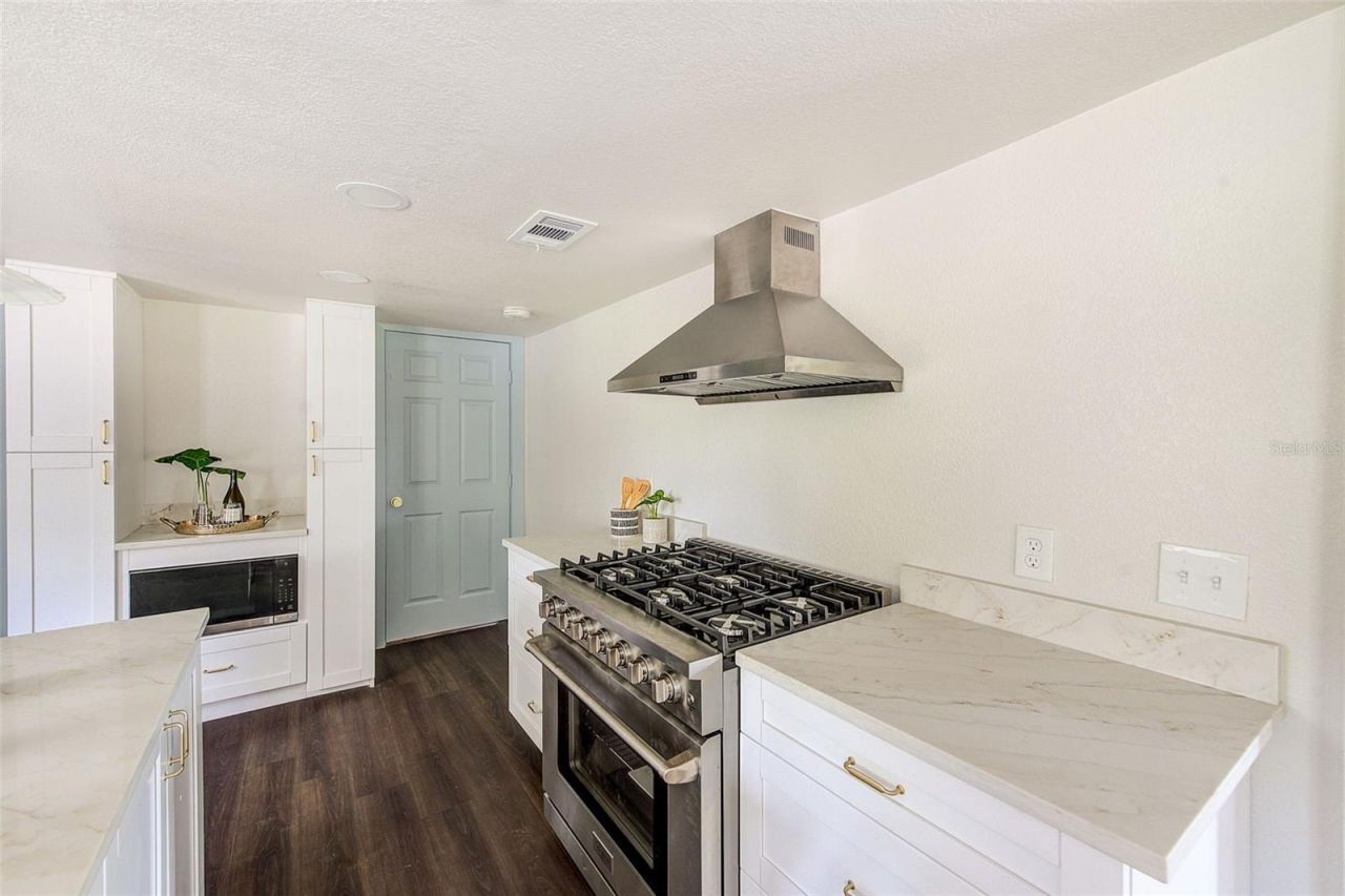 2003 W Sam Allen Road, Plant City, FL 33565 Photo