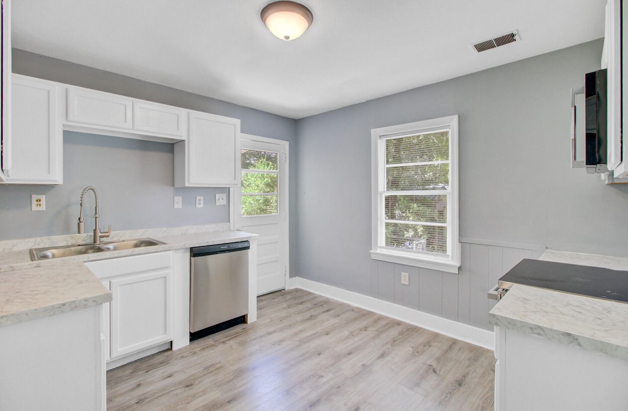 140 Weeks Avenue Photo 11