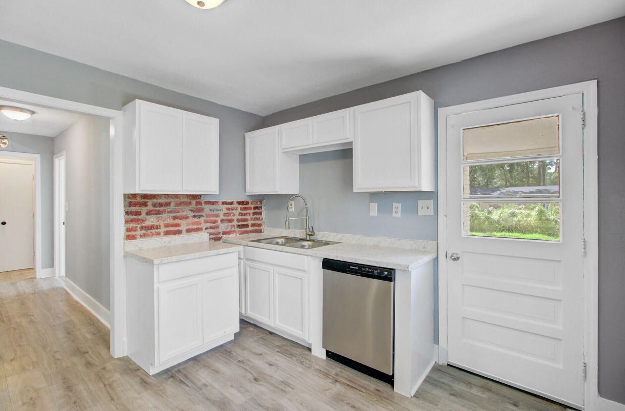 140 Weeks Avenue Photo 12