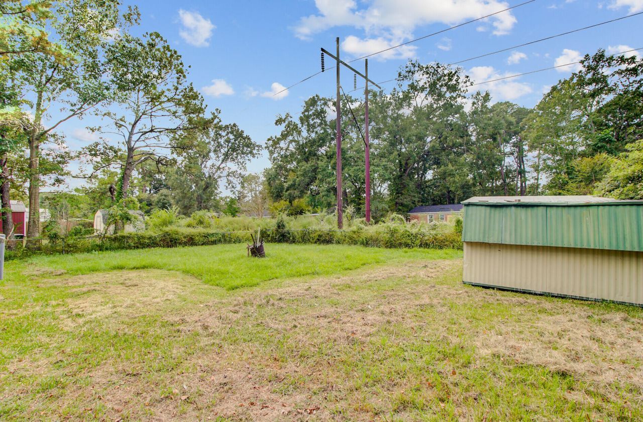 140 Weeks Avenue Photo 25