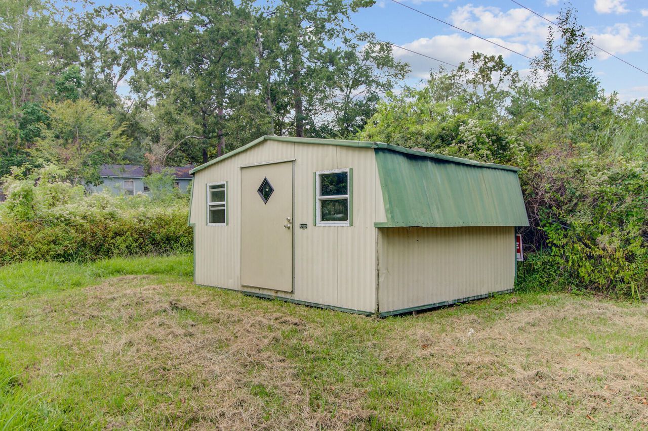 140 Weeks Avenue Photo 26