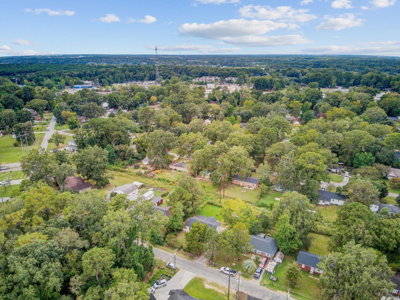 140 Weeks Avenue Photo 32