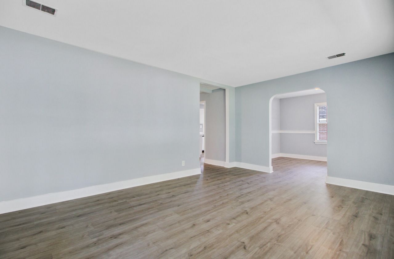 140 Weeks Avenue Photo 6