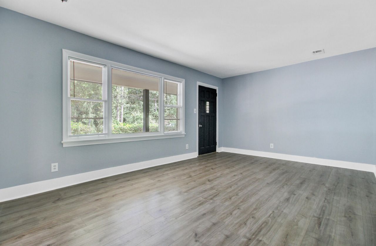 140 Weeks Avenue Photo 8