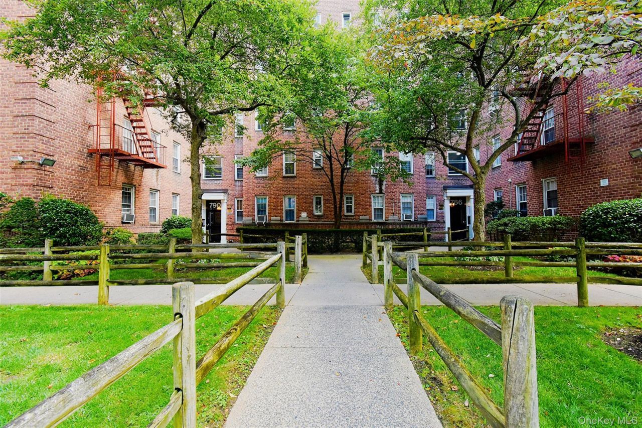 786 Bronx River Bronxville, NY 10708