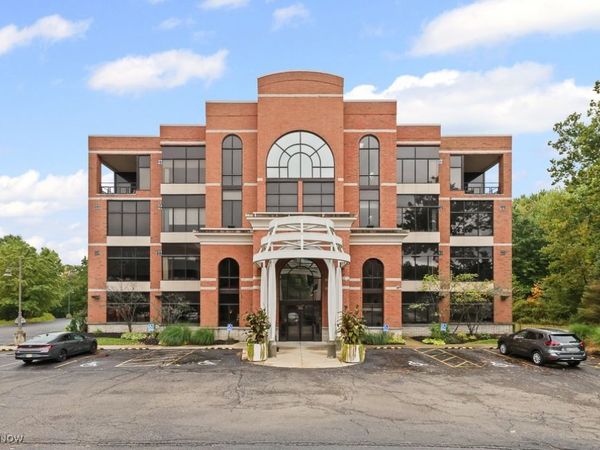 822 Kumho Drive, Unit 201, Fairlawn, OH 44333