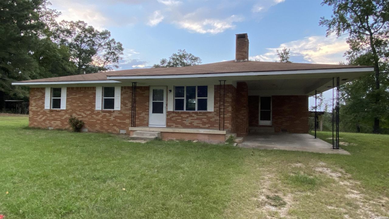 100 WELLS Road Amity, AR 71921