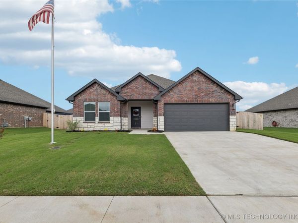 7402 E Pittsburg Court, Broken Arrow, OK 74014