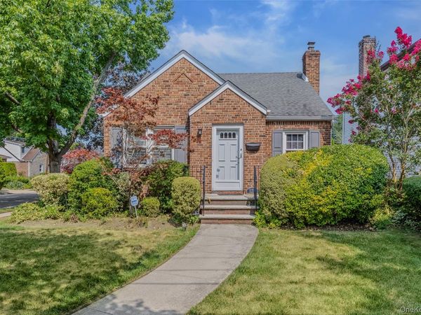 1218 Terrace Boulevard, New Hyde Park, NY 11040