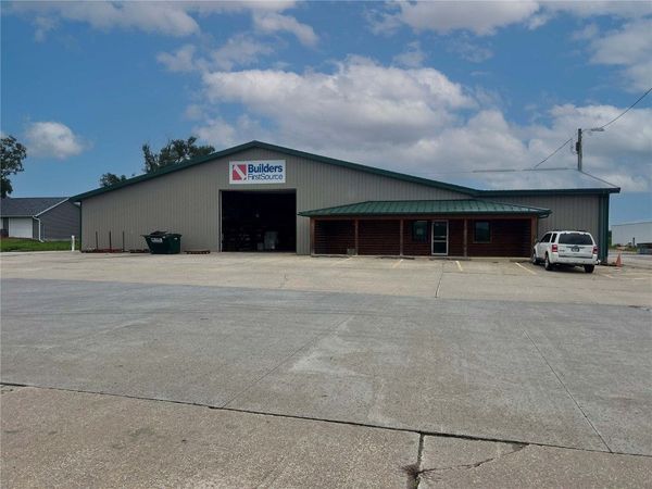 4369 Spencers Grove Road, Walker, IA 52352