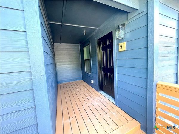 2204 W San Antonio Street, Unit 5, New Braunfels, TX 78130