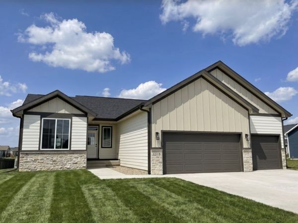 1315 NW Yorktown Drive, Waukee, IA 50263