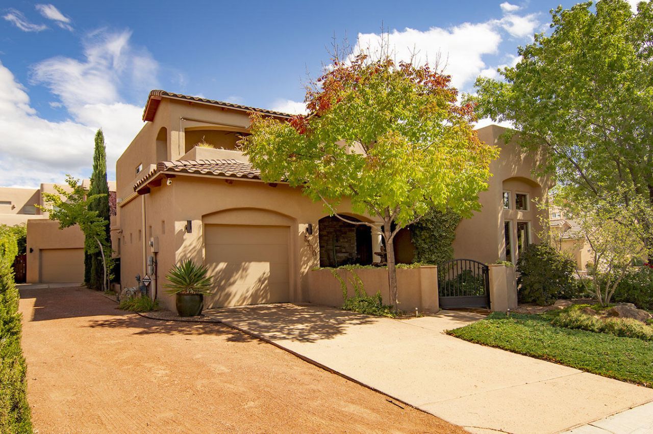 8300 Visalia Way Ne, Albuquerque, NM 87122 Main Photo