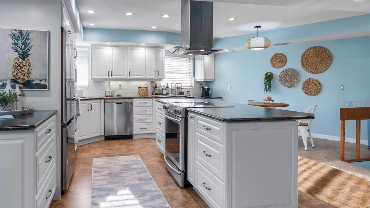 102 East Circle, New Smyrna Beach, FL 32169 Photo