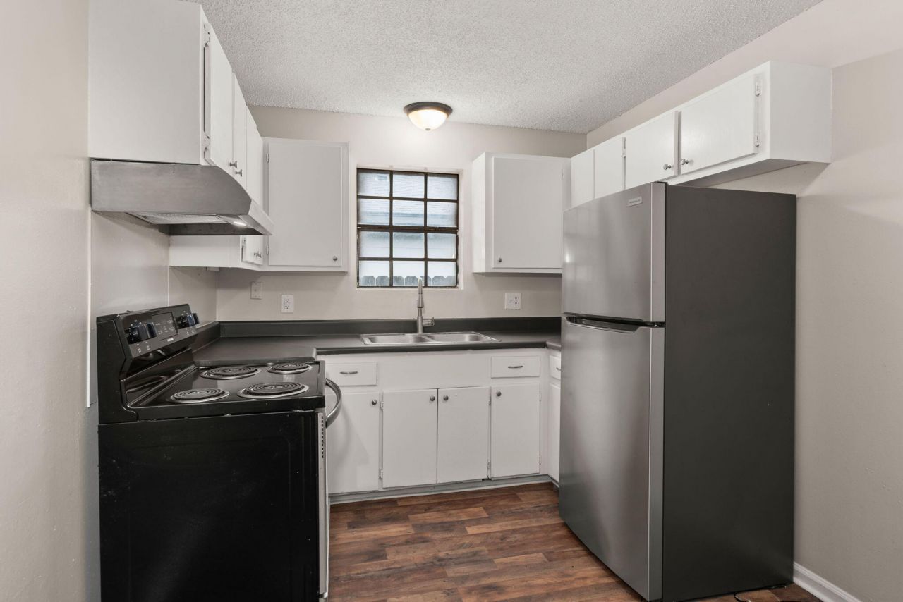 1820 Iris Street Photo 10