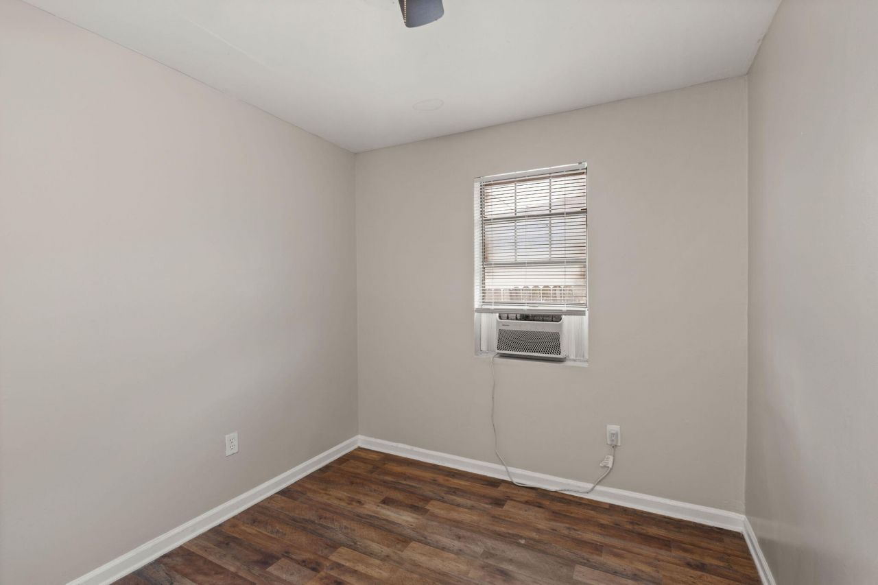 1820 Iris Street Photo 14