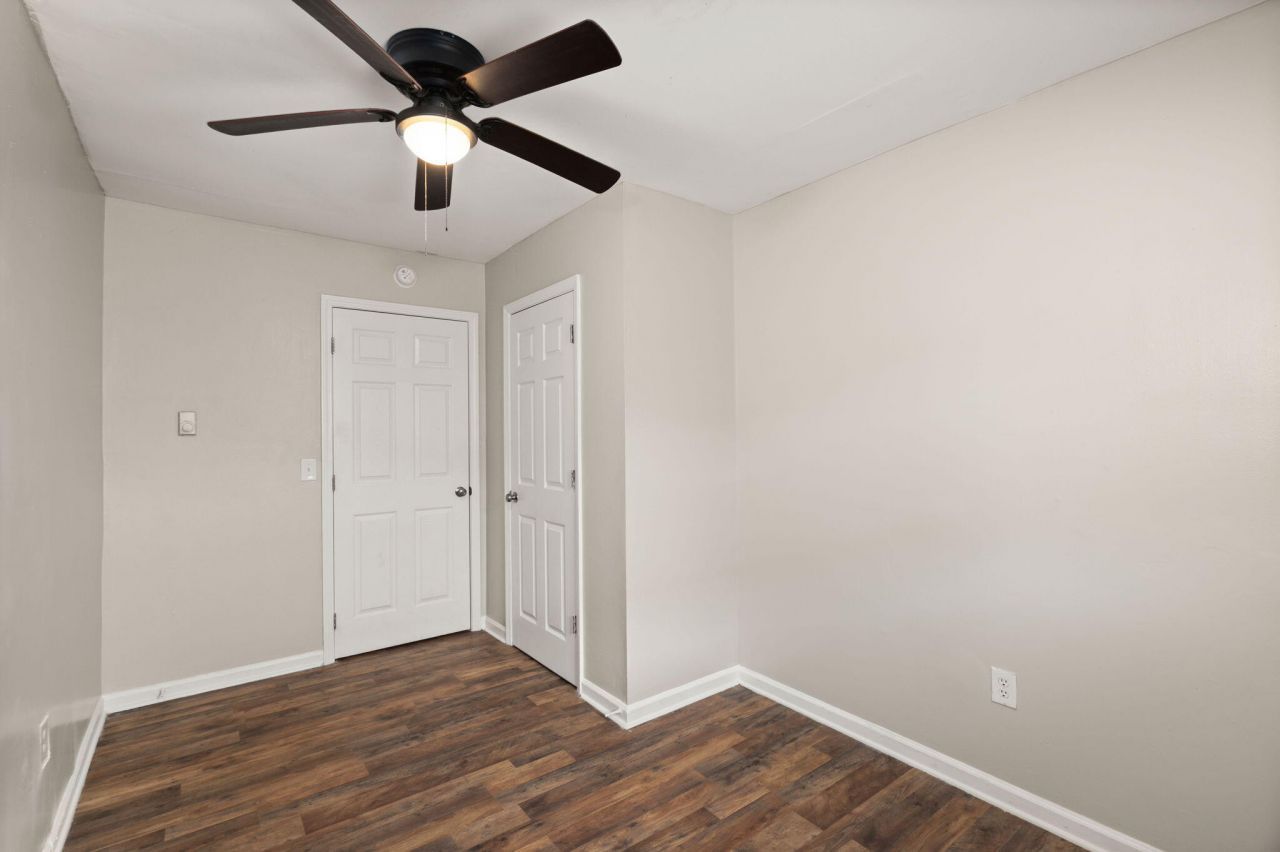 1820 Iris Street Photo 15