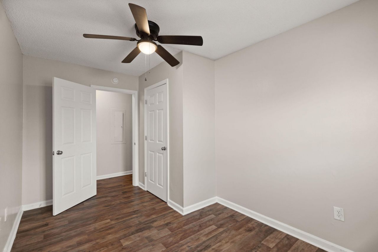 1820 Iris Street Photo 20