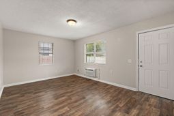 1820 Iris Street photo 4