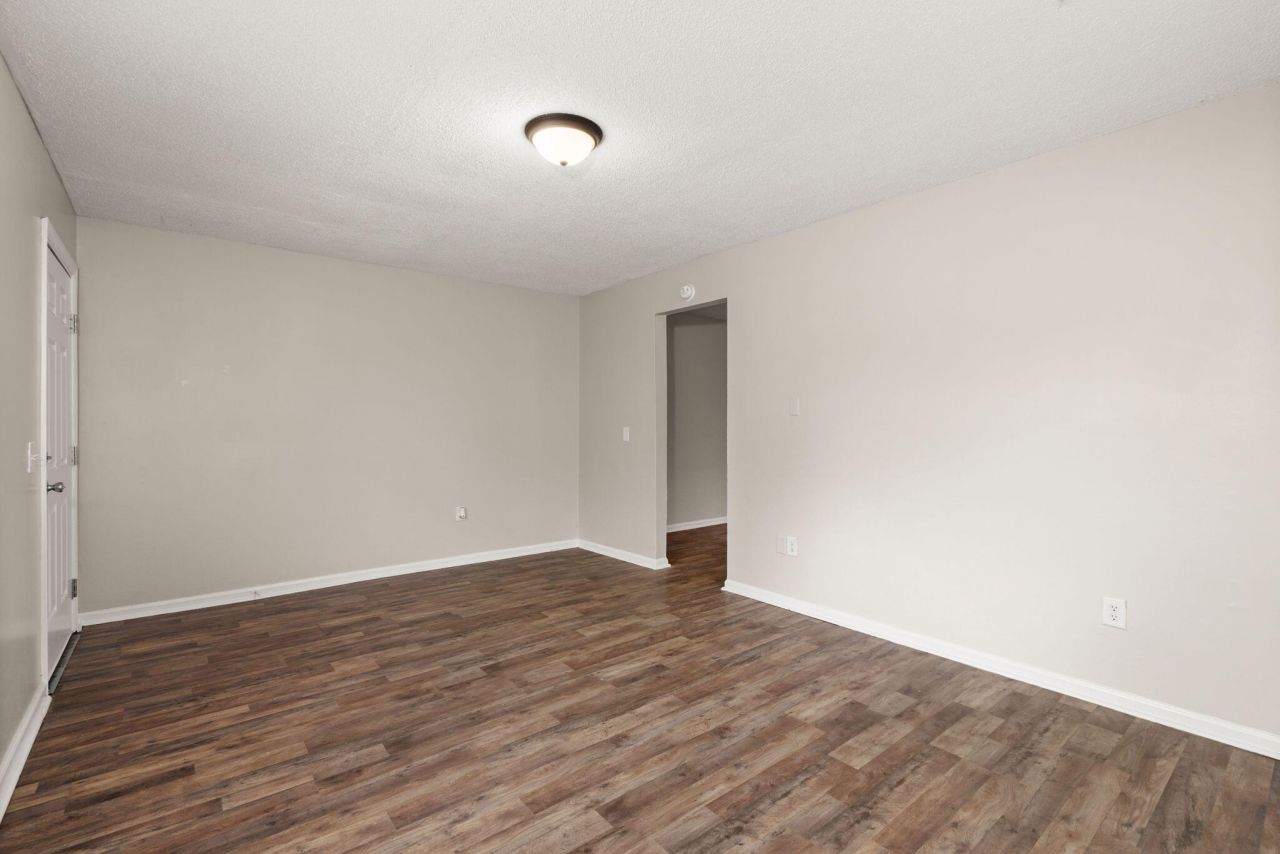 1820 Iris Street Photo 5