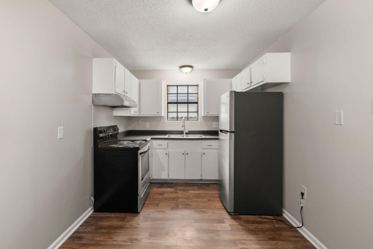 1820 Iris Street Photo 9