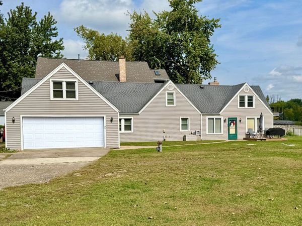 4400 Riverside Drive, Crystal Lake, IL 60014