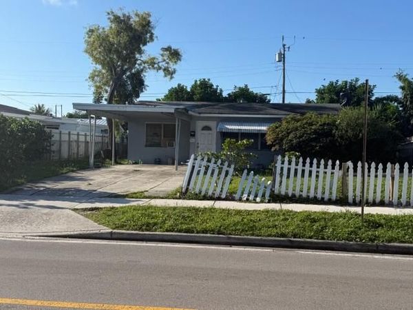 1005 12th Avenue S, Lake Worth Beach, FL 33460