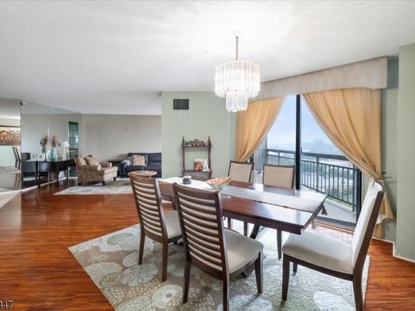 2006 Harmon Cove Tower, Secaucus, NJ 07094