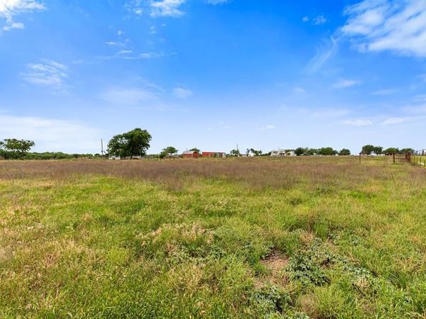 729 Twin Bends Road , Crawford, TX 76638