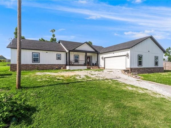 1209 W Olive Street, Rogers, AR 72756