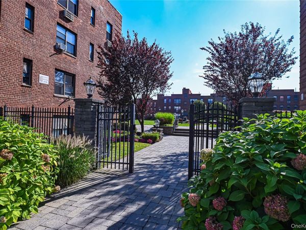 1 Jefferson Avenue, Unit J10, Rockville Centre, NY 11570