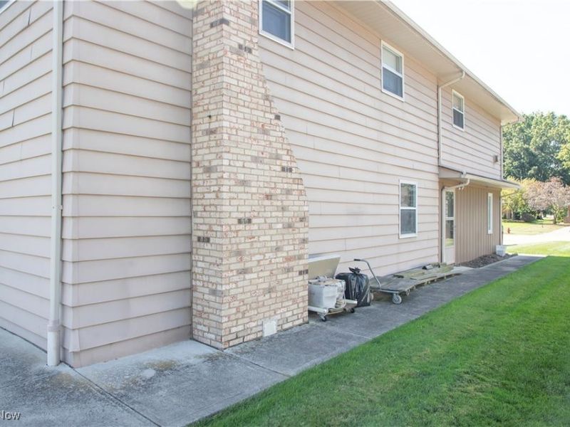 595 Jefferson Drive, Cleveland, OH 44143 Photo 3